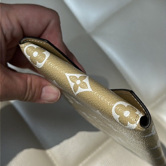 Louis Vuitton monogram kirigami mm cream & white monogram - Picture 3 of 10